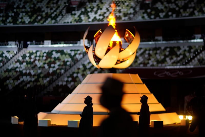 ▲在閉幕式上，東京奧運聖火即將熄滅。（圖／美聯社／達志影像）