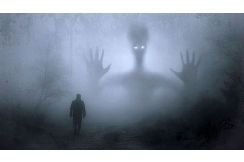 ▲鬼月晚上避免去人煙稀少的地方，尤其是荒郊野外、陰暗巷弄。（示意圖／Pixabay）