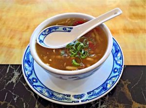 ▲不少人認為吃水餃就要搭配酸辣湯。（示意圖／取自pixabay）