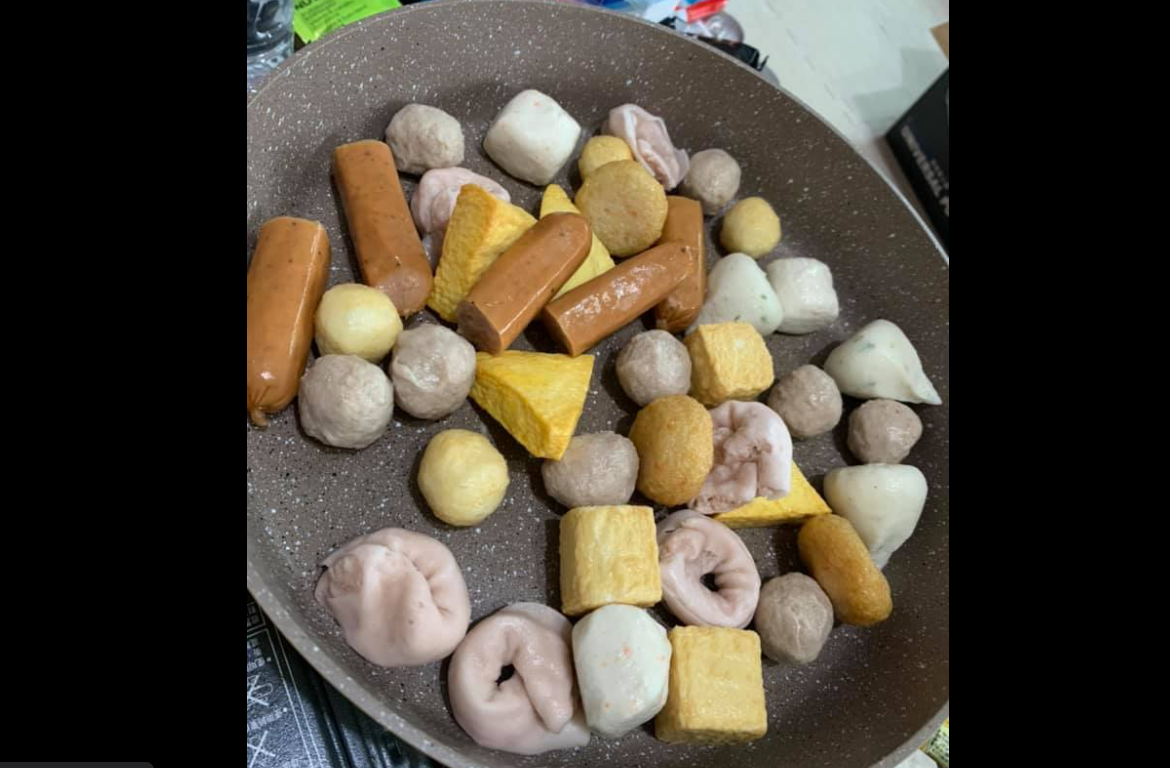 ▲有主婦到市場購買火鍋料，沒想到老闆秤重完報出的價格讓她相當傻眼。（圖／翻攝《爆怨2公社》）