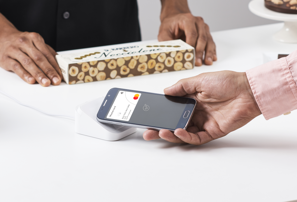 ▲根據最新「行動支付使用習慣調查報告」顯示，疫情使高達64%消費者增加使用的行動支付品牌數，每位消費者平均使用3個以上的行動支付品牌，而且有46%行動支付使用者表示平均消費金額超過250元。（圖／萬事達卡提供）