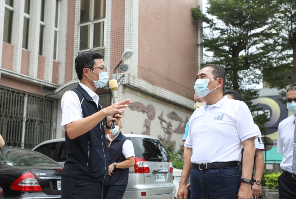 ▲新北市長侯友宜今（10）日在城鄉發展局長黃國峰的陪同下，宣示啟動「樹林行政園區公辦都更」。（圖／新北市政府提供）