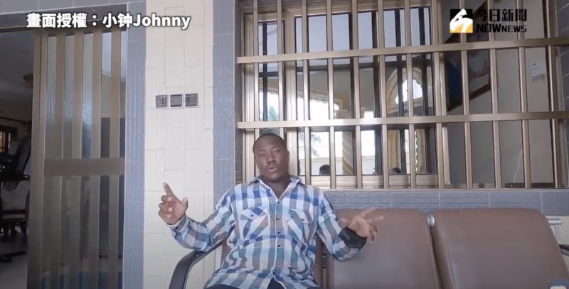 ▲朋友表示,媽媽因為從商的緣故,家庭環境不錯。(圖/小钟Johnny