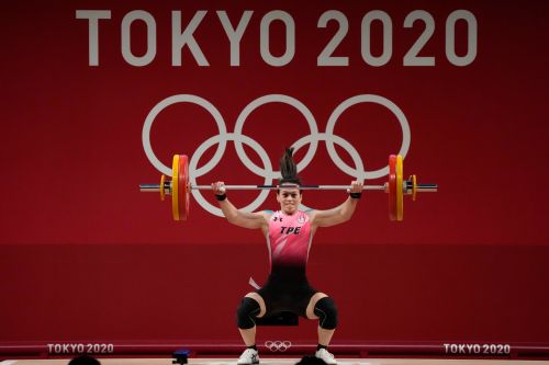 ▲舉重選手郭婞淳在2020東京奧運獲得59公斤級金牌，今年要拚二連霸困難重重。（圖／達志影像/美聯社）
