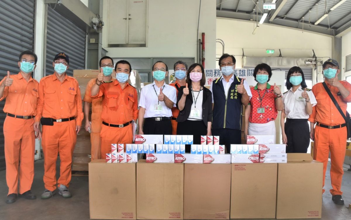 ▲財政部關務署高雄關緝獲轉口貨櫃走私中國大陸私菸逾50萬包。(圖／記者黃守作攝，2021.08.10)
