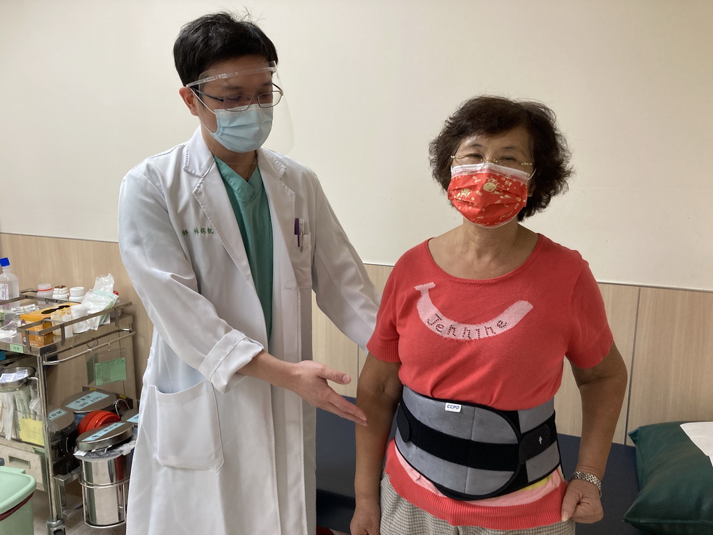 ▲64歲婦人腰椎滑脫不穩定合併神經壓迫，經評估後建議手術治療，生活恢復正軌。(圖／醫院提供2021.8.11)