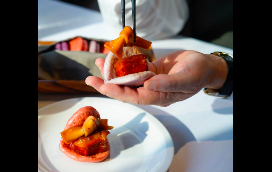 ▲本次臺北有58個店家、臺中有33個店家獲得必比登推介，其中19家店家是新入選，6家位於臺北、13家位於臺中，圖為新入選的台中店家醉月樓，位於臺中知名景點宮原眼科，提供各式道地台菜。（圖/翻攝醉月樓臉書）