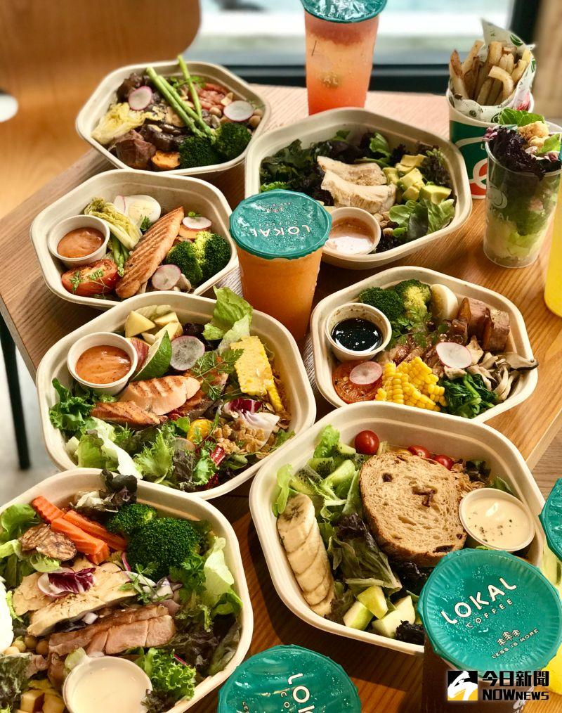 ▲樂卡咖啡推出的暖食餐盒,是講求低卡路里的健康餐食,每個打開色彩繽紛很能勾動食欲。(圖/記者金武鳳攝,2021.8.11)