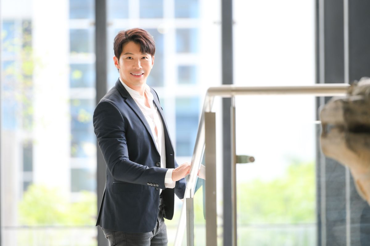 ▲黃少祺自爆在家是屁孩。（圖／三立）