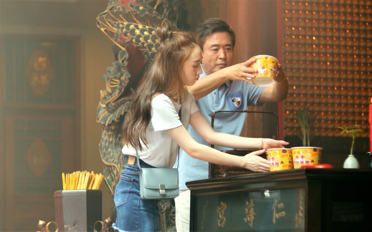 ▲檢場（右）和王敏淳第4度同框拍攝廣告。（圖／艾迪昇傳播提供）