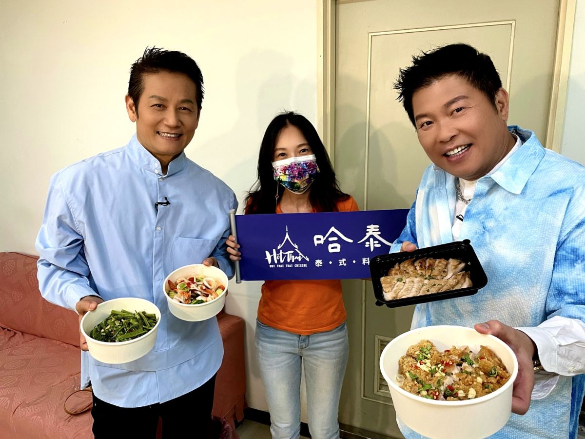 ▲張本渝（中）送餐應援徐乃麟（左）、曾國城（右）。（圖／翻攝張本渝臉書） 