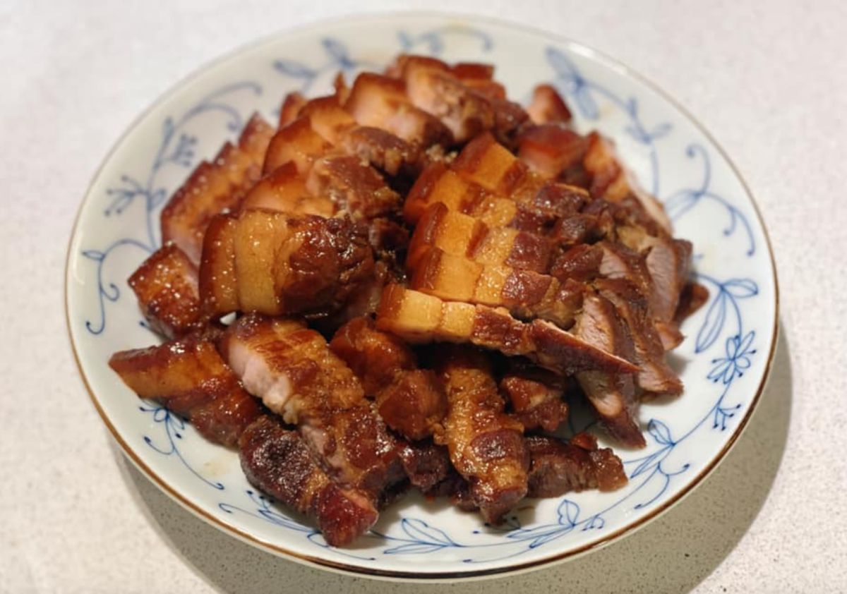 ▲五花肉要怎麼燉煮才內行呢？就有一名女網友分享「簡單三步驟」，表示這麼做出來的五花肉「軟嫩不油膩」。（圖／翻攝自《家常菜》）