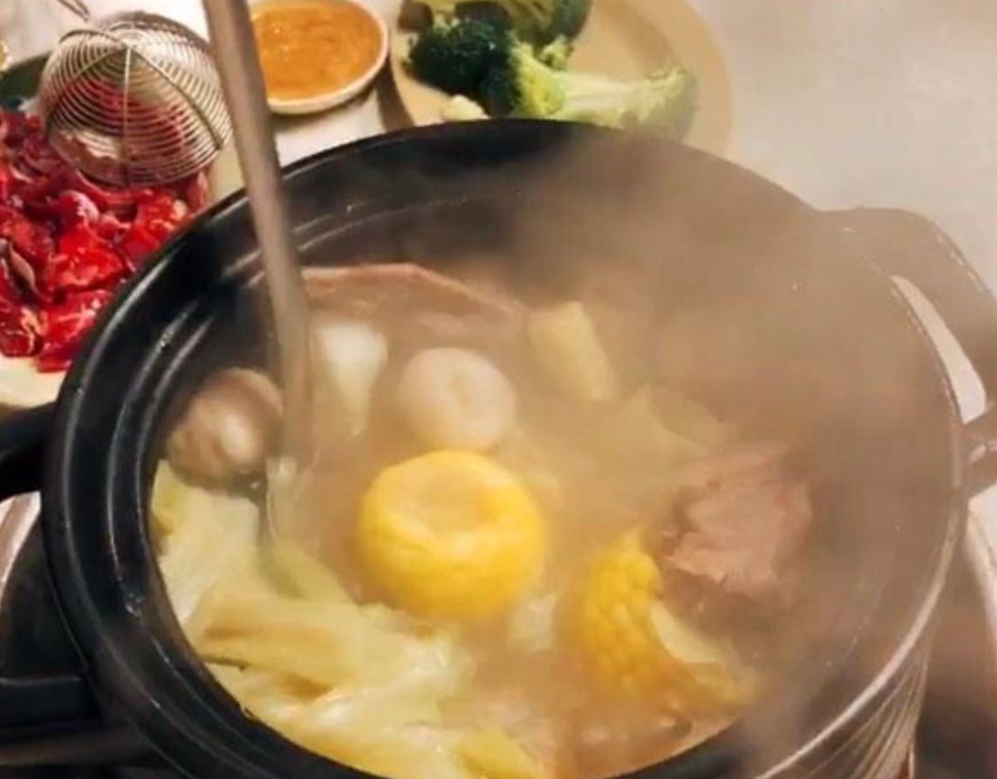 ▲節氣「立冬」後氣溫越來越低，薑母鴨、羊肉爐等也成為民眾進補的最佳元素，但醫師提醒，補過頭可能會造成更多健康風險。（圖／NOWnews資料照）