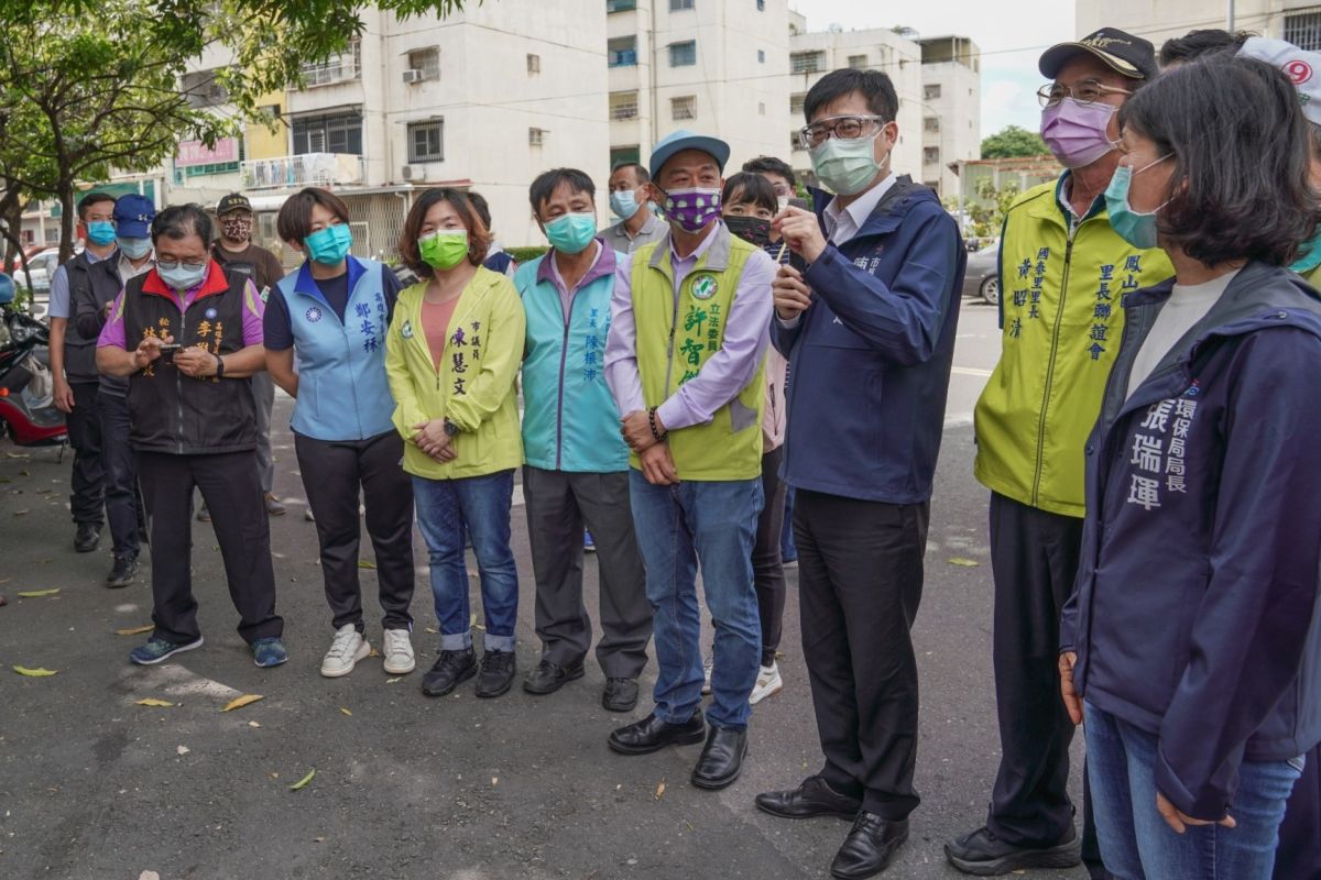 ▲高雄市長陳其邁掛念受困民眾，今天特別責成具工程背景與閱歷市府秘書長楊明州趕赴桃源區提供專業上的協助。（圖／高市府提供）