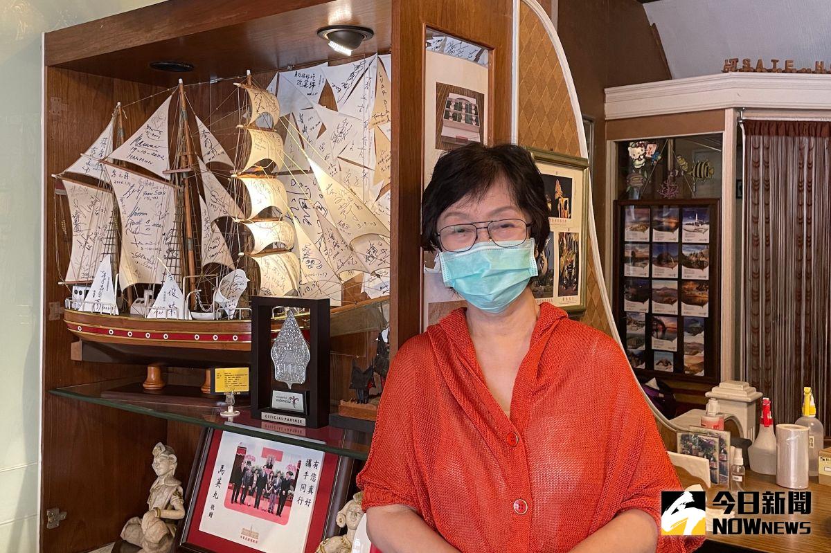 ▲新科必比登、印尼料理餐廳磐石坊老闆楊曼雲今（12）日接受《NOWnews》採訪表示，三級警戒期間業績只剩1成，只能靠自己苦撐。（圖／記者黃仁杰攝,2021.08.12）
