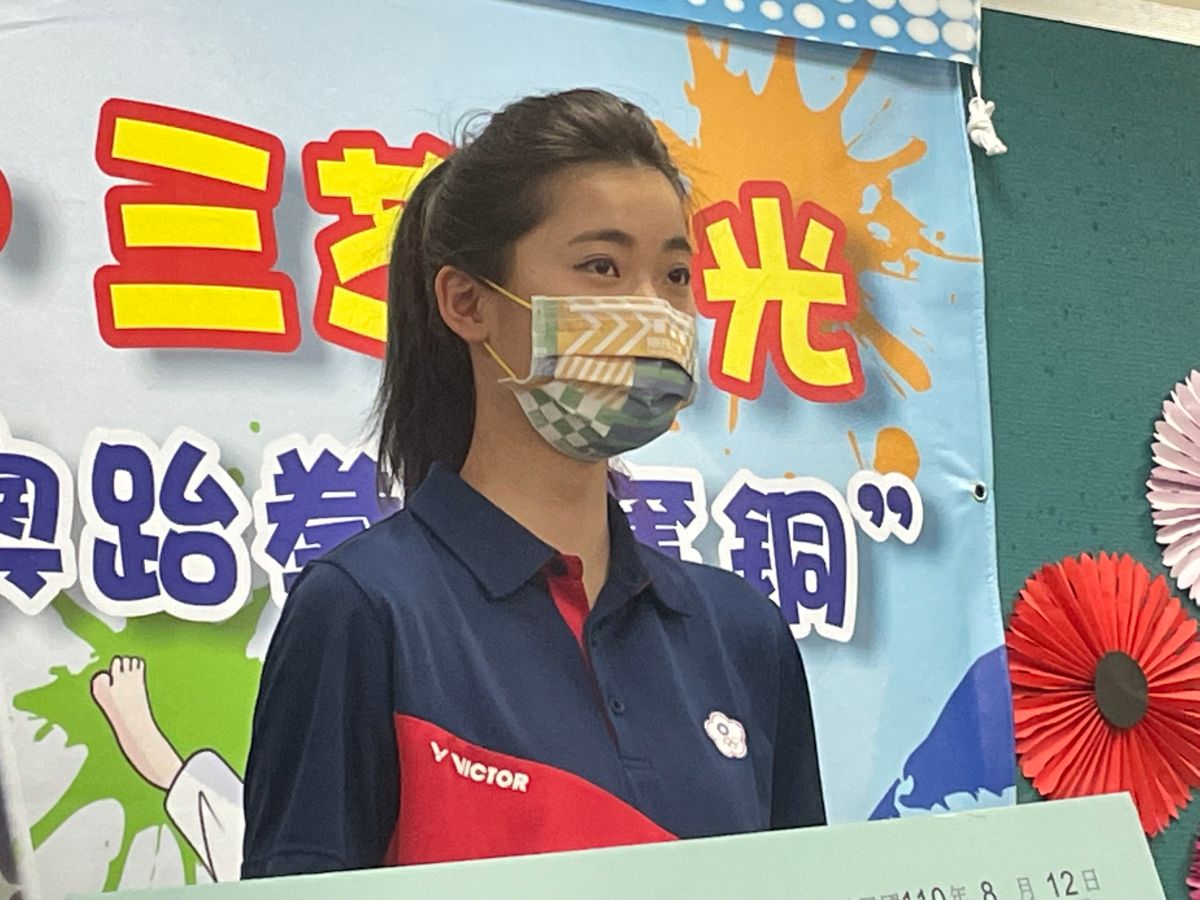 ▲羅嘉翎回母校捐贈獎學金。（圖／吳政紘攝）