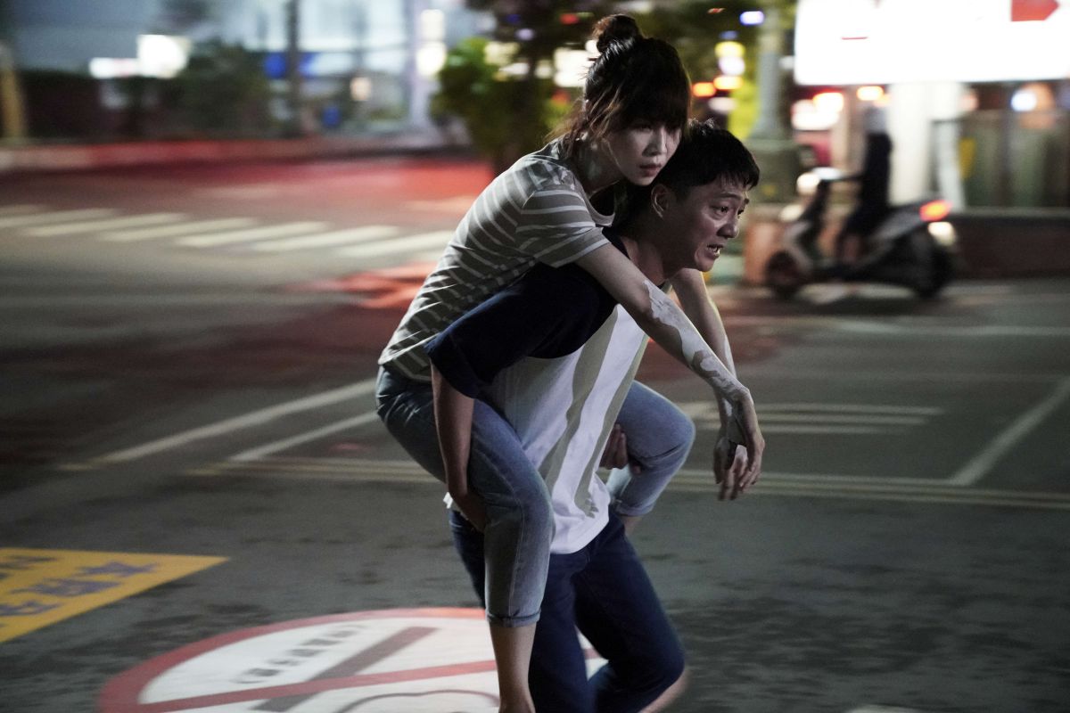 ▲謝盈萱（左）、藍葦華感情走向成謎。（圖／CATCHPLAY+、華視提供）