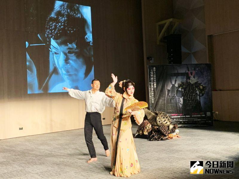 ▲首演於2013年的經典作《蛻變》取材自捷克小說家卡夫卡的《變形記》。(圖/記者陳美嘉攝,2021.08.12)