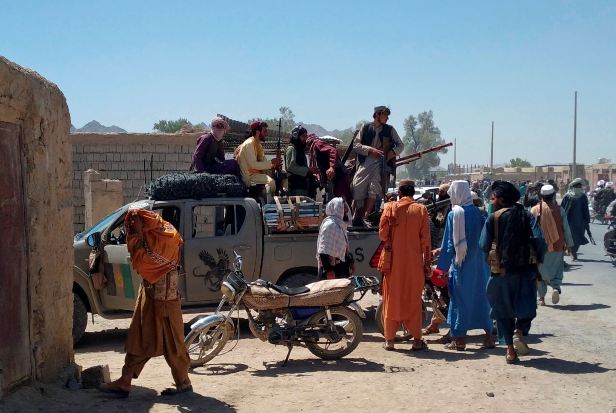 ▲民兵組織塔利班（Taliban）在阿富汗各地迅速攻城掠地，根據美國駐喀布爾（Kabul）大使館網站上的公告，美國已敦促自家公民即刻藉由商業航班離開阿富汗。（圖／美聯社／達志影像）