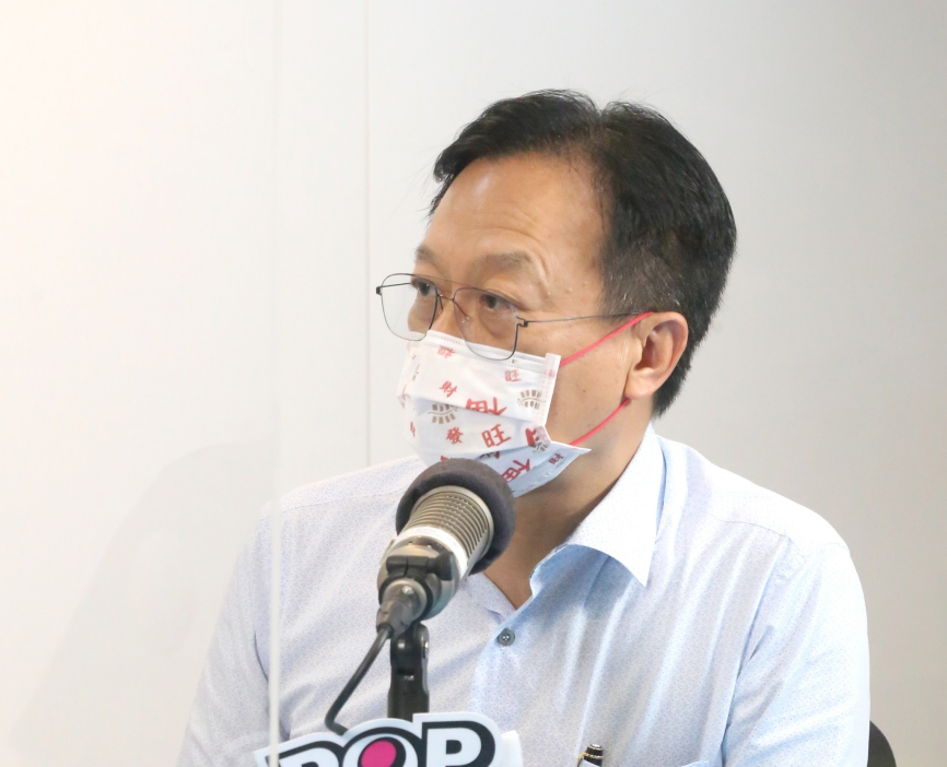 ▲國民黨主席參選人卓伯源強調專職黨主席的重要性，並要求對手朱立倫為2016年違背不參選總統的誓言向大眾道歉。（圖／POP radio提供）