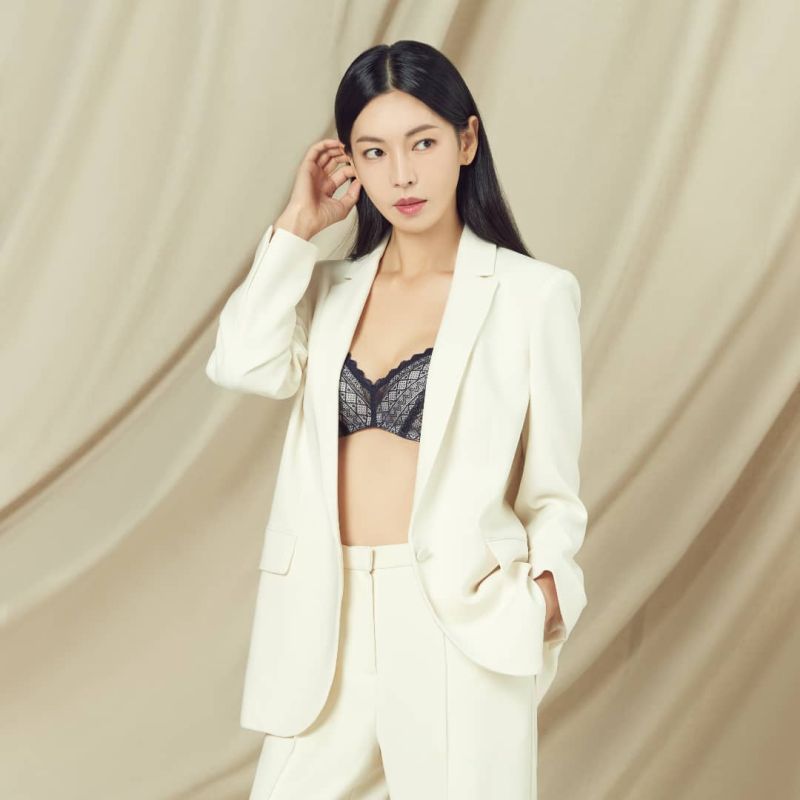▲▼40歲金素妍保養得宜,內衣代言展露好身材。(圖/金素妍IG、슬림9