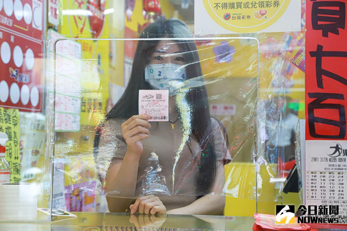 ▲威力彩下期獎金上看27億元。（圖／記者葉政勳攝 , 2021.08.13）