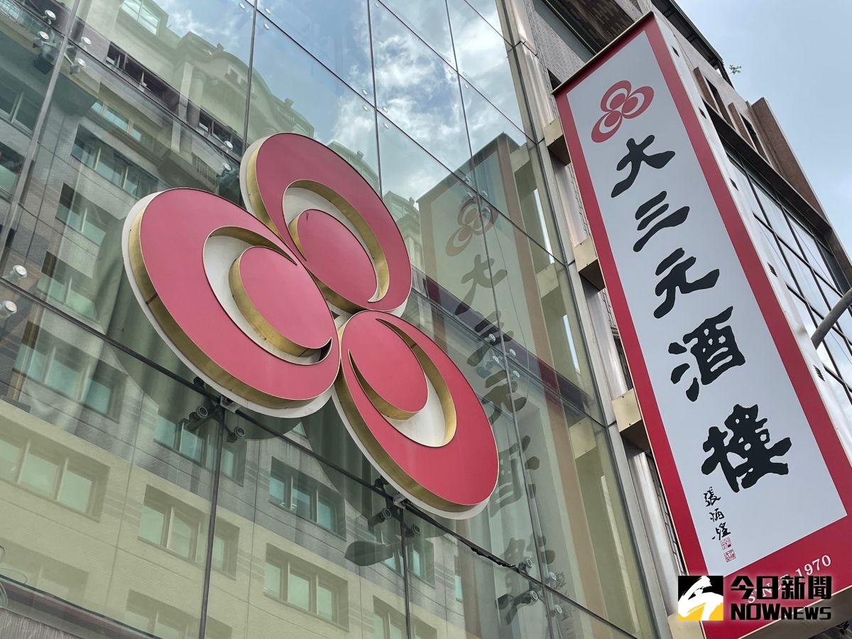 ▲大三元酒樓董事總經理吳東璿受訪指出，自從全面外帶外送改為開放內用後，業績從原本的4成下跌至3成5。（圖／記者黃仁杰攝）
