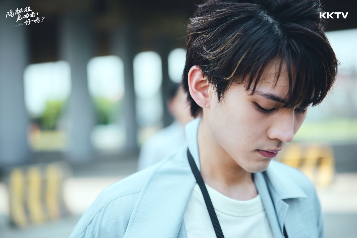 ▲邱治澔關在房間1個月揣摩人群疏離感。（圖／KKTV提供）