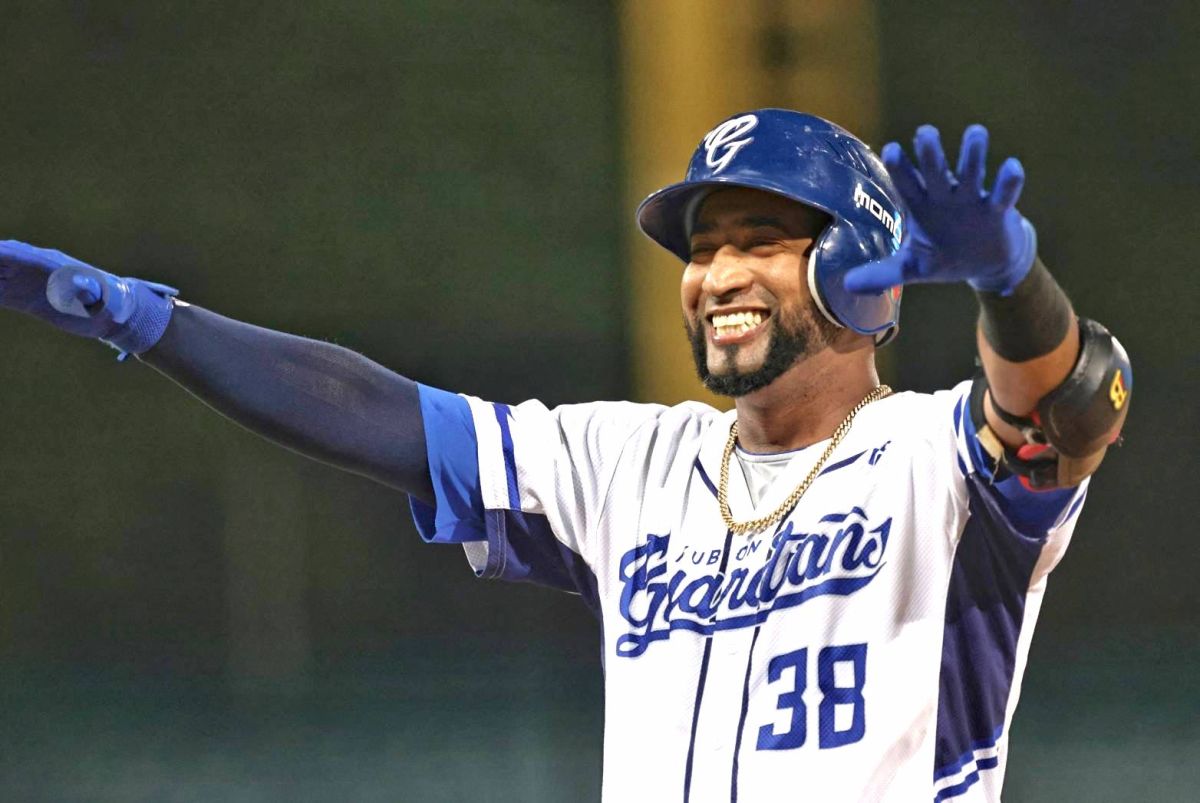 ▲紐那斯回國。（圖／富邦提供）