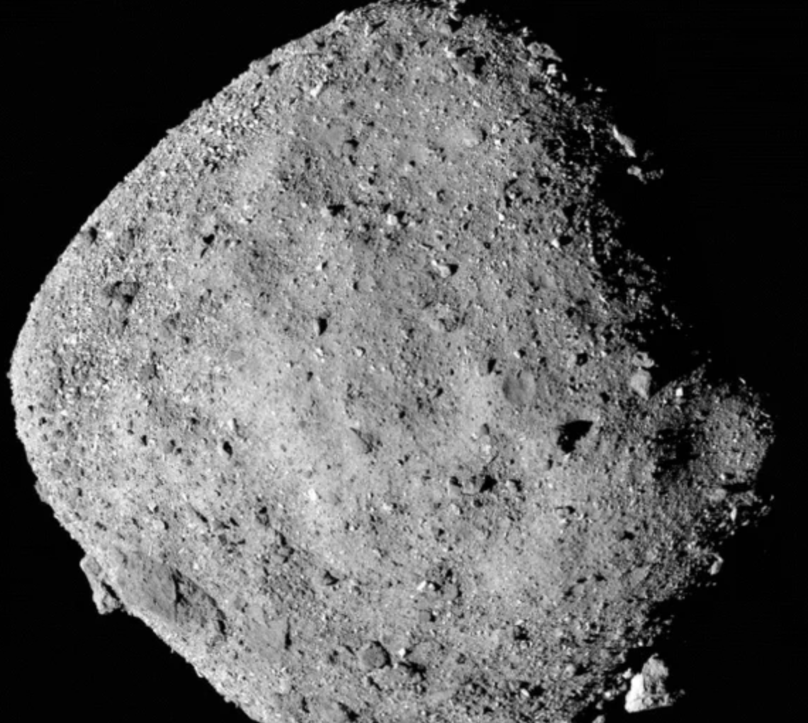 ▲小行星貝努（Bennu）將在2135年通過地球，，撞擊地球的可能性非常微小。（圖／翻攝自Scientific American）