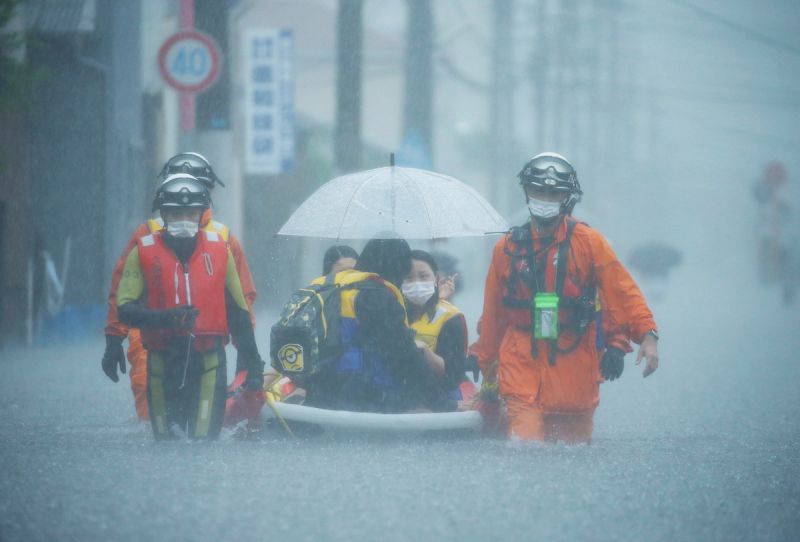 日本長野土石流3人命危　福岡災民半身遭埋待援
