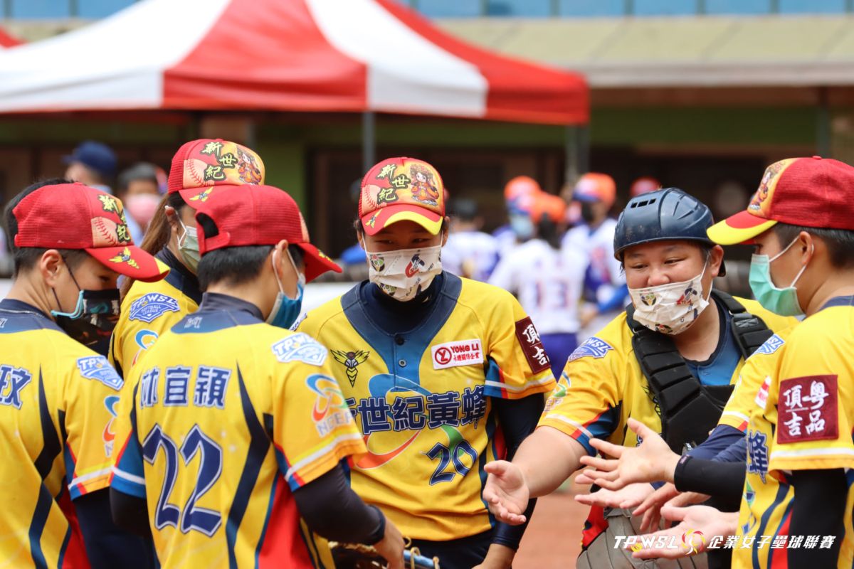 ▲新世紀黃蜂5連勝。（壘球協會提供）