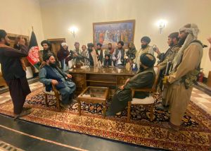 ▲圖為塔利班控制了阿富汗總統府。（圖／美聯社／達志影像）