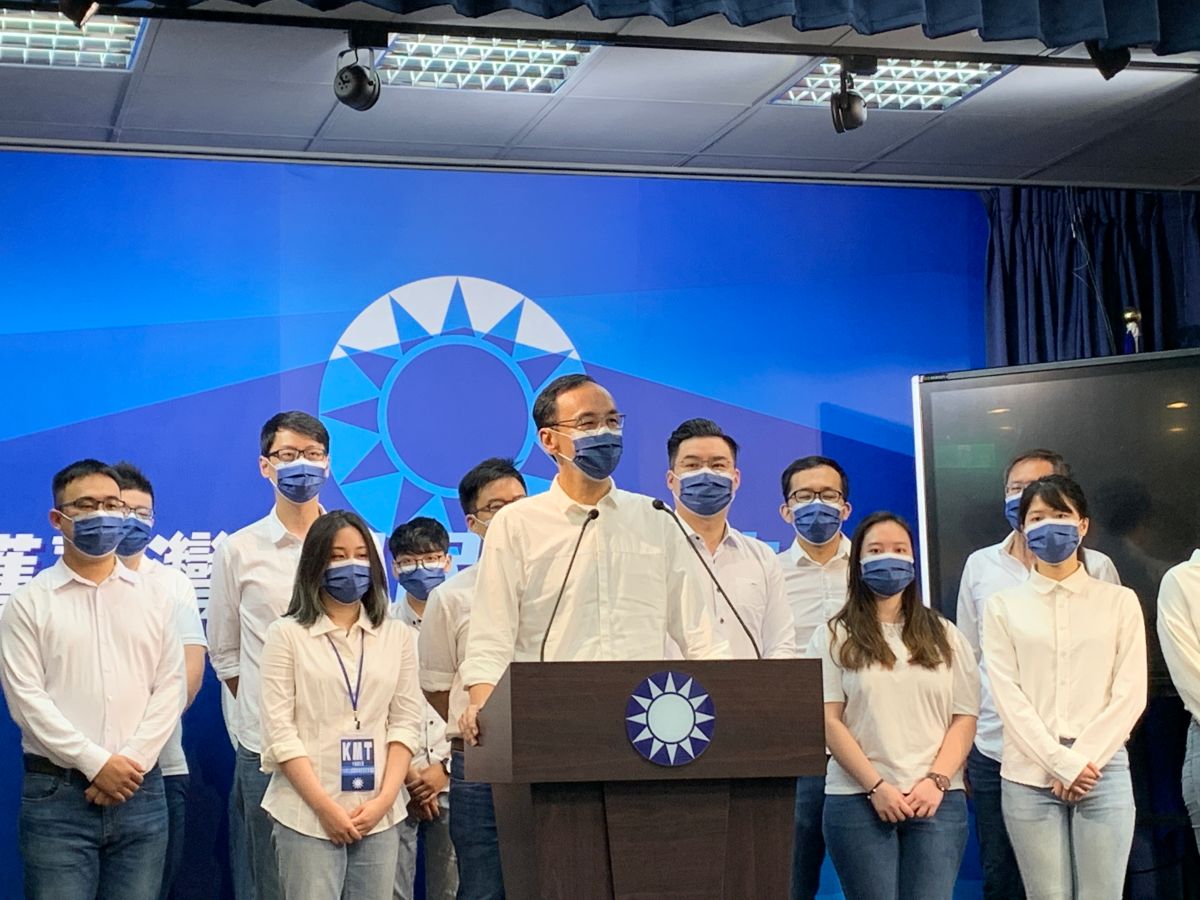 ▲朱立倫登記參選黨主席，青年力挺。（圖／記者羅婉庭攝，2021.08.16）