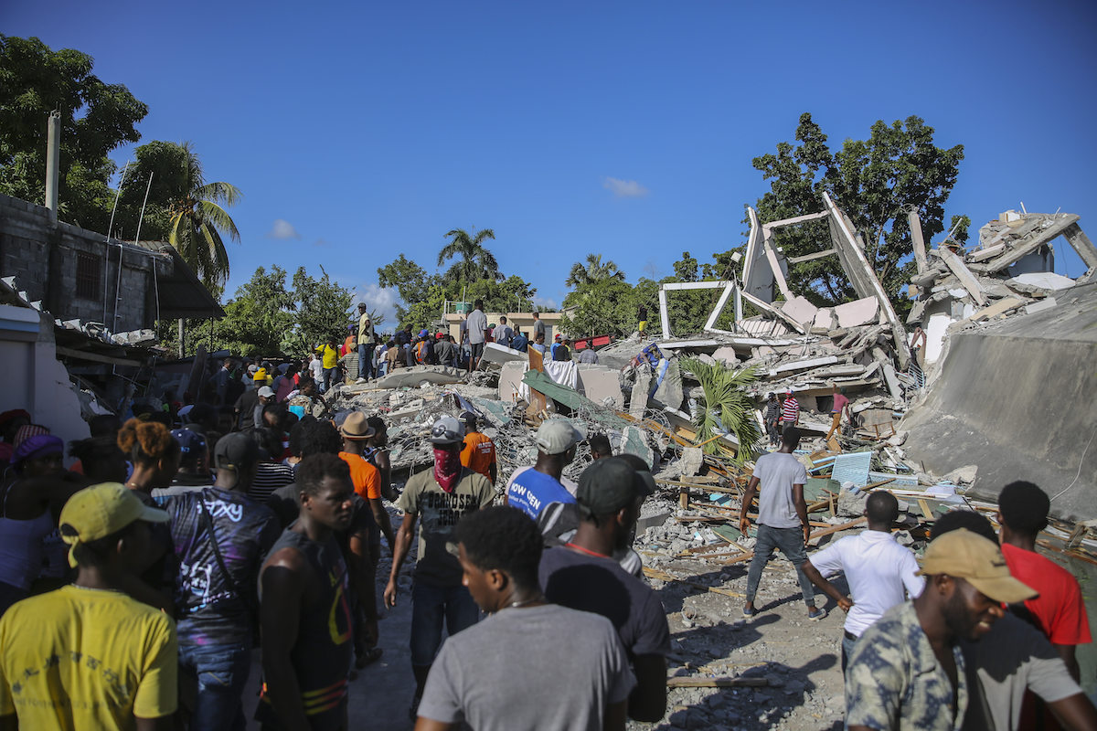▲海地14日遭到規模7.2強震重創，至今已知1297人死亡。（圖／美聯社／達志影像）
