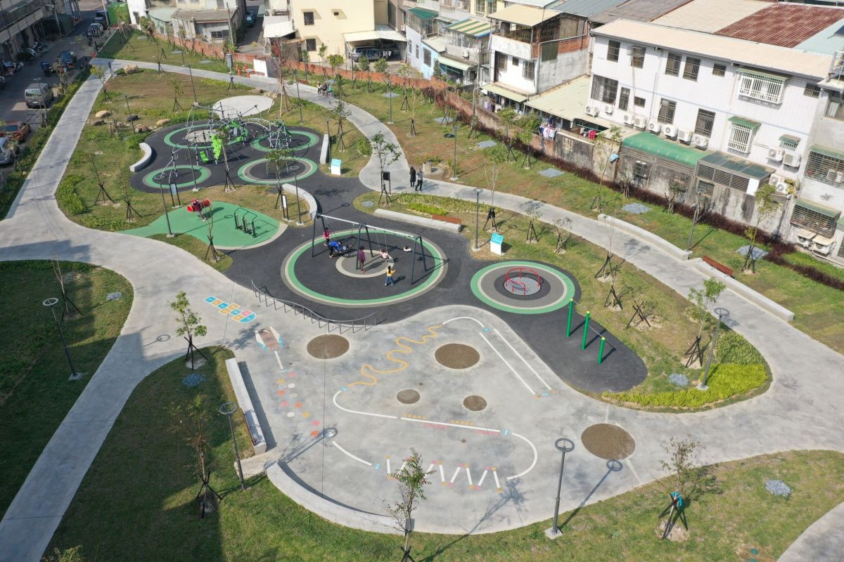 ▲大里區大元公園景觀設計融入大里「杙」、鹹菜桶等在地特色(圖／建設局提供2021.8.16)