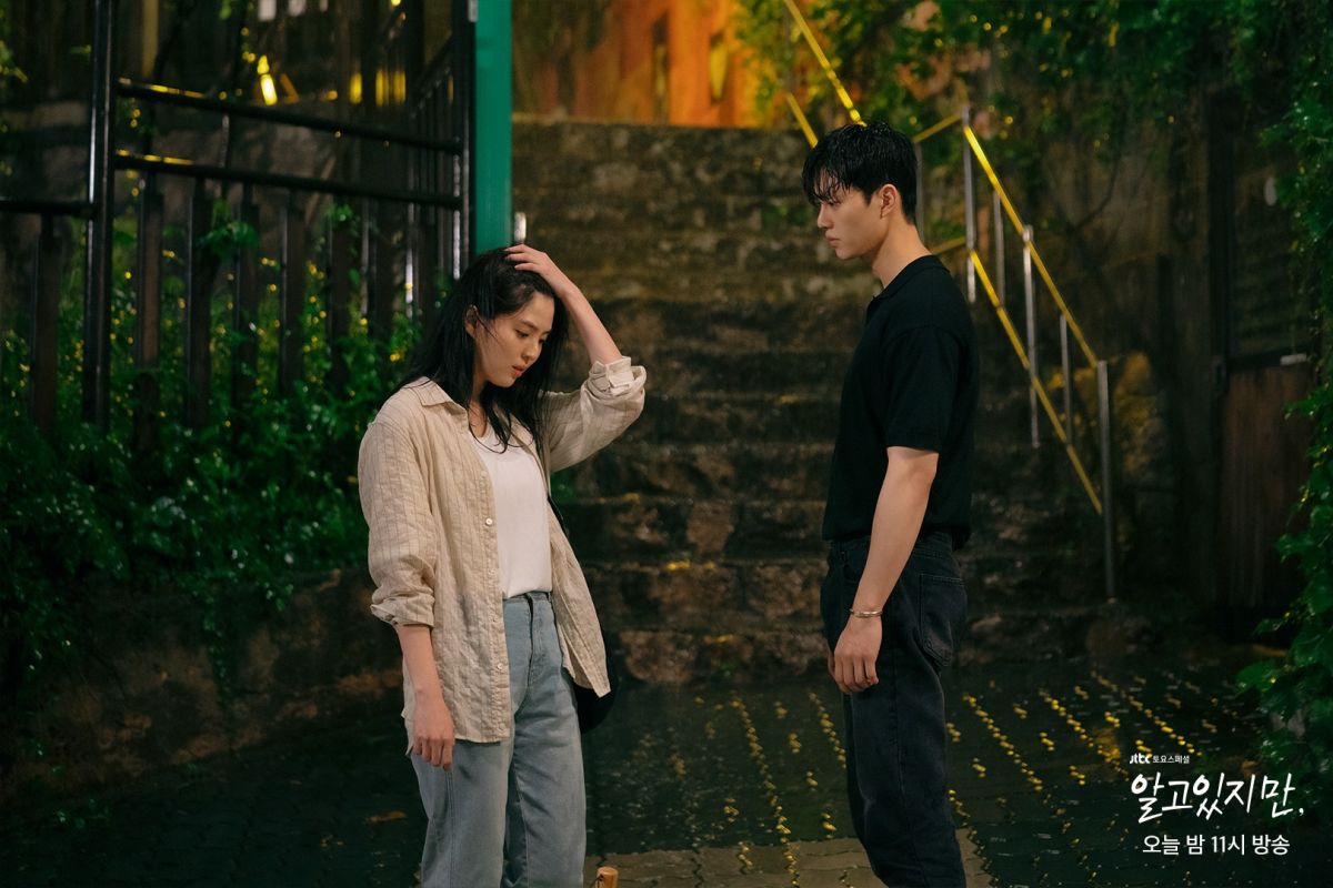 ▲劇中，宋江（右）跟韓韶禧提出交往，得不到回應而攻擊女生。（圖／JTBC DRAMA臉書）