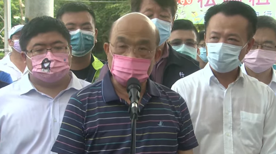 ▲行政院長蘇貞昌赴嘉義視察，嘉義縣長翁章梁、立委蔡易餘等人皆一同現身。（圖／翻攝共訊畫面）