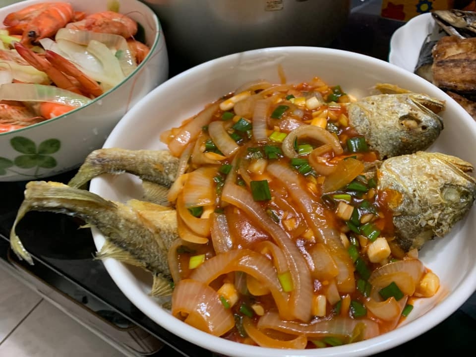 ▲有網友詢問大家「煮糖醋魚，可以加麥當勞的糖醋醬嗎？」引發熱議。（圖／翻攝自《家常菜》臉書）