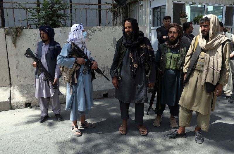 ▲阿富汗的海洛因產量近年來大增，為塔利班組織提供資金，組織發言人矢言，阿富汗將成為「無毒國家」，但專家表示，他們將難以擺脫此獲利豐厚交易。（圖／美聯社／達志影像）