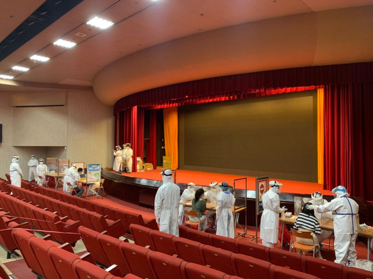 ▲台電總管理處針對大樓所有人員全面進行普篩。（圖／台電提供）