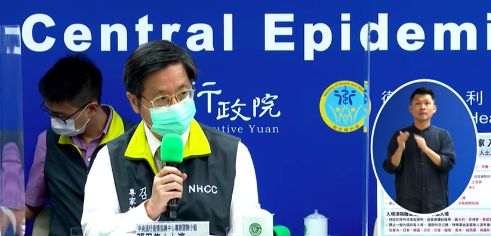 ▲針對台大混打AZ、莫德納疫苗臨床試驗，指揮中心做出回應。圖為專家諮詢小組召集人張上淳。（圖／疾管署）