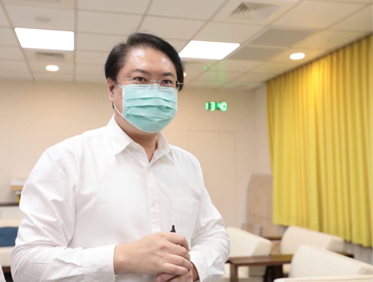 ▲基隆市長林右昌強調，基隆市的各級學校只要有1例確診，全校立即停課14天。（圖／基隆市政府提供）