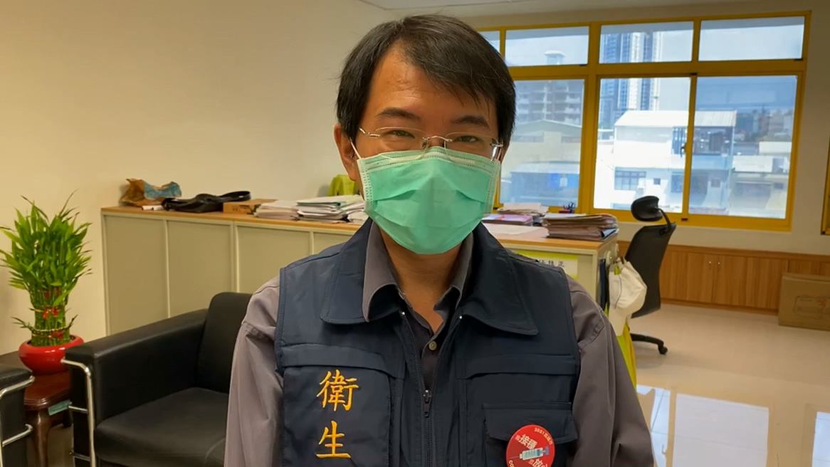 ▲高雄市衛生簡任技正潘炤穎表示，為防範疫情蔓延，中央流行疫情指揮中心公告自5月11日起關閉休閒娛樂場所，若當事人如不服裁處，可依程序提起訴願。（圖／翻攝畫面）