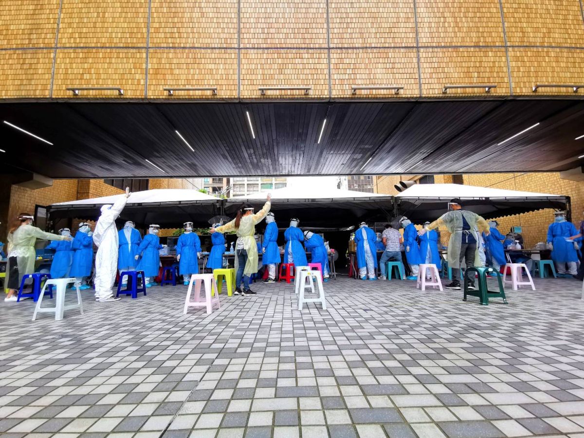 台電今(19)日增加採檢動線，至中午前已採檢近800人，台電希望能於今日全數完成，也非常感謝三軍總醫院支援擴大採檢能量。（圖／台電提供）