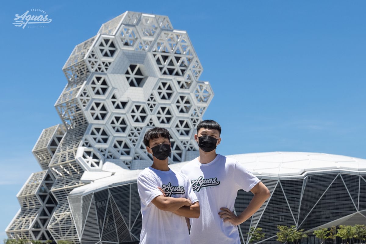 ▲T1 League高雄海神職業籃球隊今（19）日宣布與選秀會第2輪指名球員蘇文儒完成簽約，他與上個月簽約的呂威霆師出同門，高雄海神「義守幫」再添生力軍。（圖／高雄海神提供）