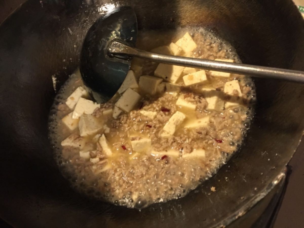 ▲有女網友炒豆腐時丟入「一顆」，讓整道菜餚口感變得濃郁又下飯！（示意圖／翻攝photoAC）