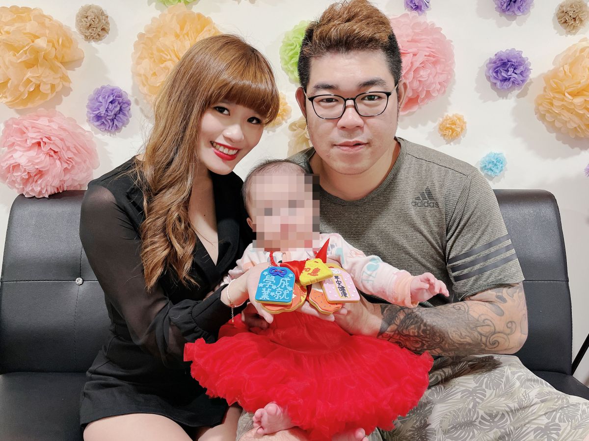 ▲婷女神希望鄉民們不要過度揣測，她沒有虐待親生女兒，一家三口也過得很幸福快樂。（圖／當事人邱小姐提供）