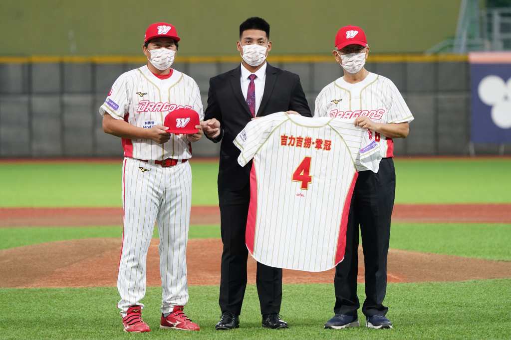 ▲前旅美捕手吉力吉撈．鞏冠（朱立人）加盟味全龍。（圖／味全龍提供）