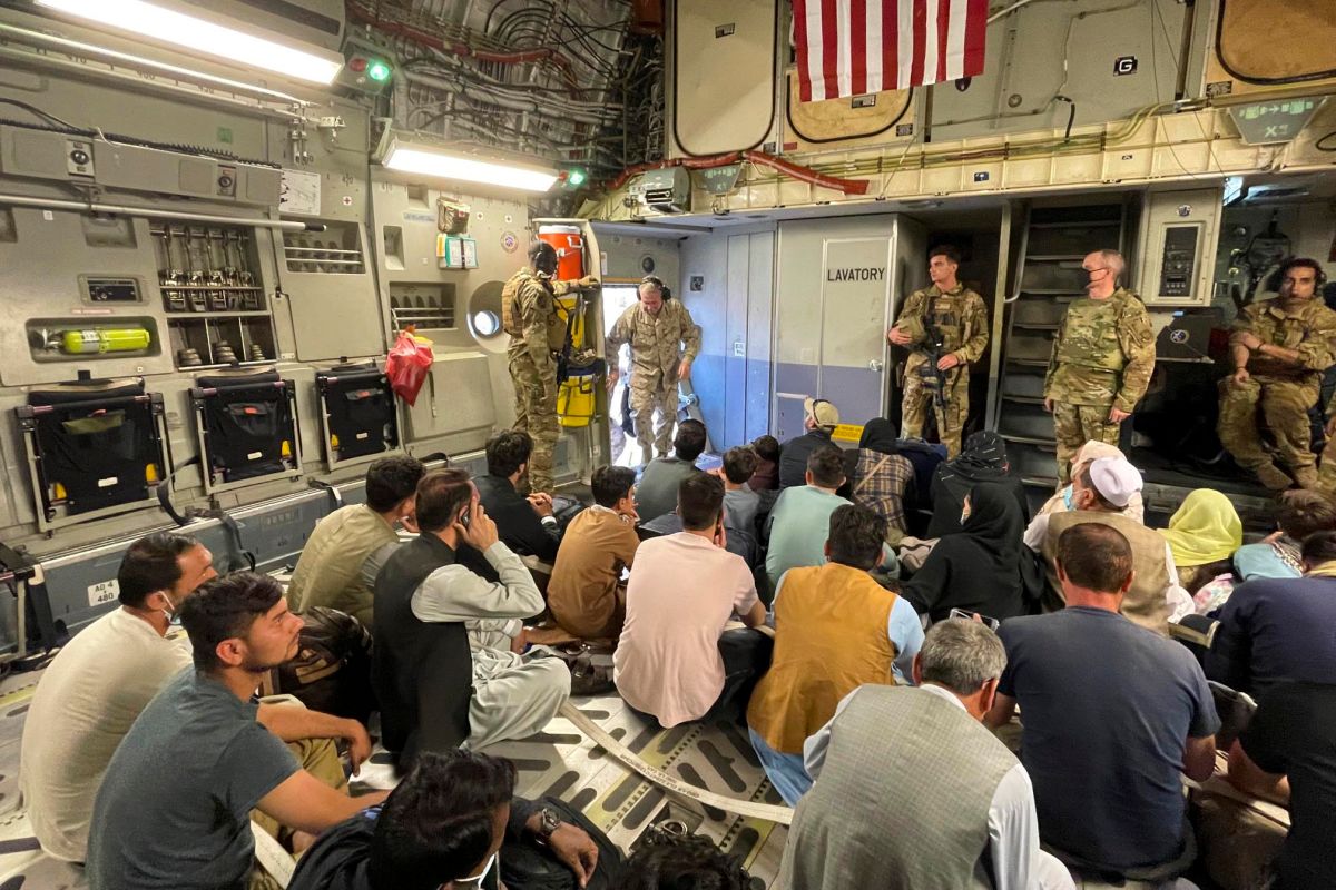 ▲美國國防部今天表示，過去24小時約有1萬6000人經由喀布爾機場撤離阿富汗。此時美國正加速行動，希望在本月31日期限前完成空運撤離作業。(圖／美國國防部)